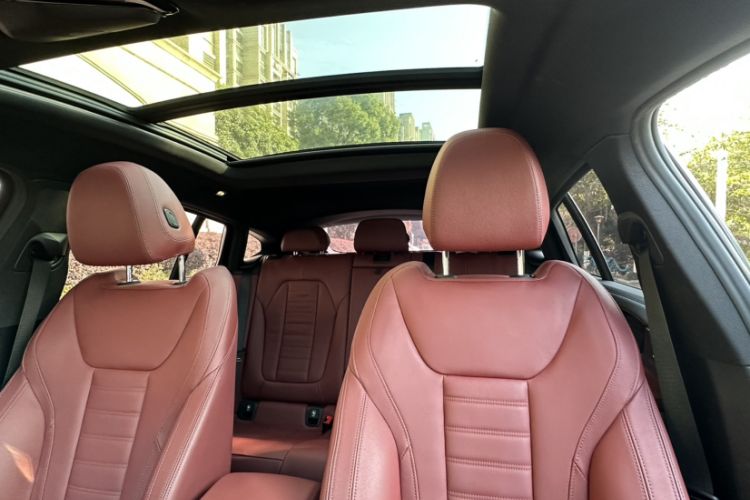 Used BMW X4 2019 xDrive25i M Sport Package Interior 13