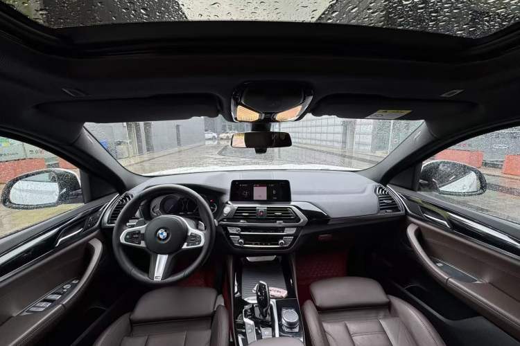 Used BMW X4 2019 xDrive25i M Sport Package Interior 2