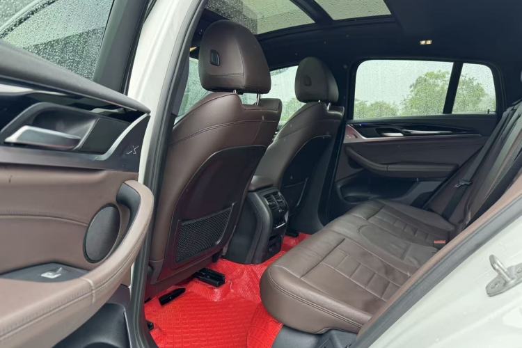 Used BMW X4 2019 xDrive25i M Sport Package Interior 3