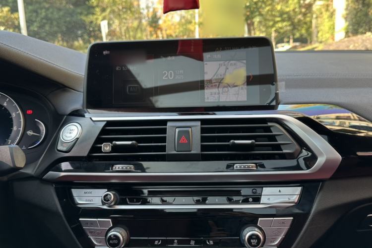 Used BMW X4 2019 xDrive25i M Sport Package Interior 3