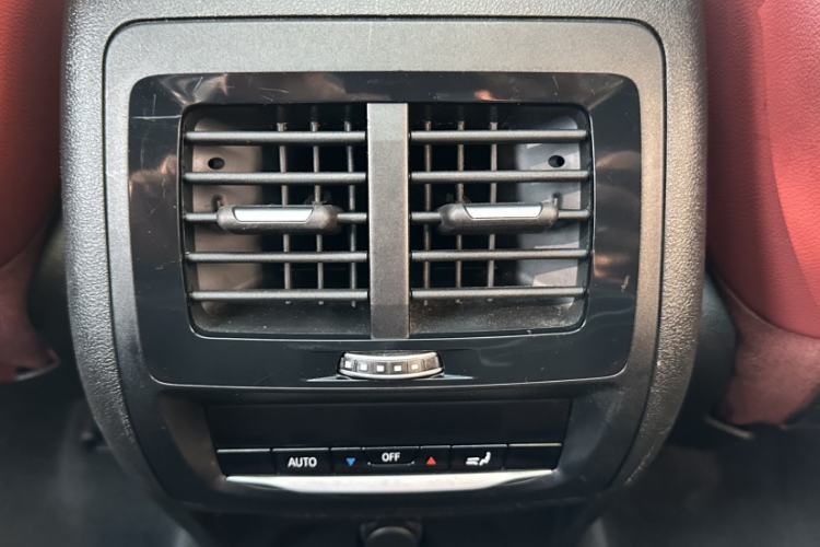 Used BMW X4 2019 xDrive25i M Sport Package Interior 4
