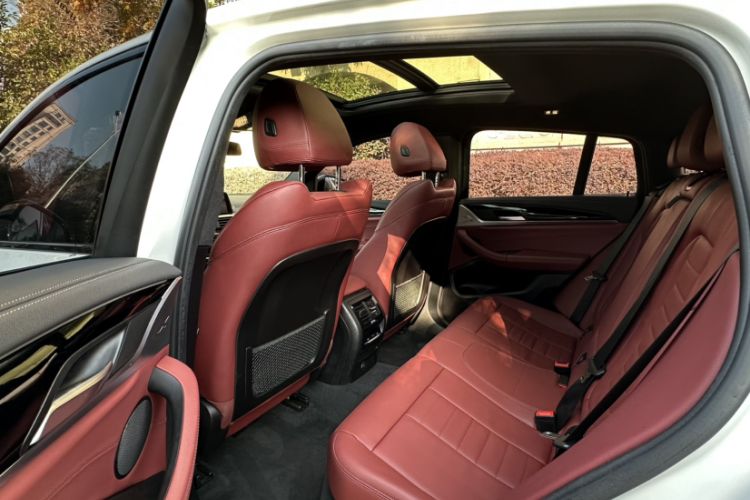 Used BMW X4 2019 xDrive25i M Sport Package Interior 7