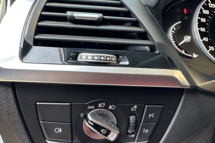Used BMW X4 2019 xDrive25i M Sport Package Interior 9