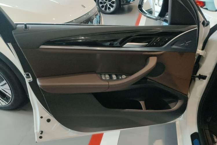 Used BMW X4 2019 xDrive25i M Sport Package Left Front Door Interior