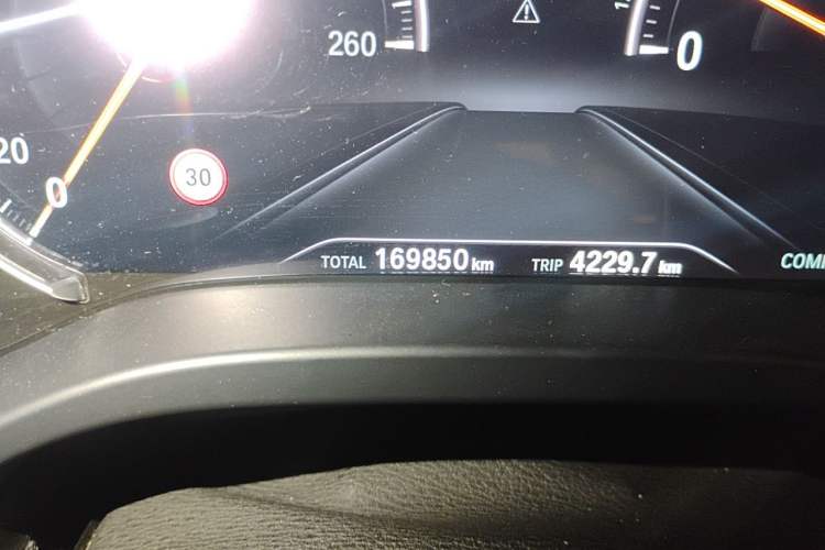 Used BMW X4 2019 xDrive25i M Sport Package Odometer Close Up