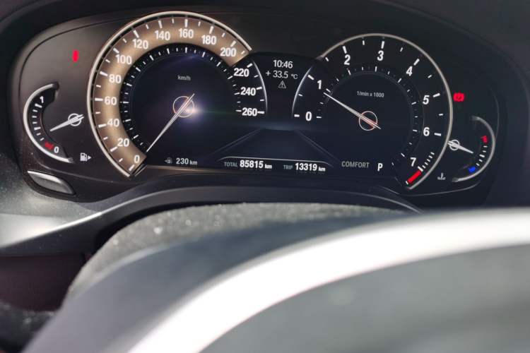Used BMW X4 2019 xDrive25i M Sport Package Odometer Close Up