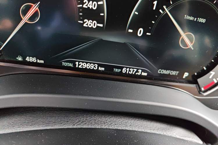 Used BMW X4 2019 xDrive25i M Sport Package Odometer Close Up