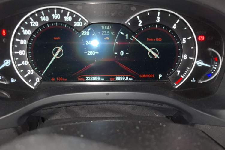Used BMW X4 2019 xDrive25i M Sport Package Odometer Close Up