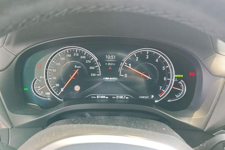 Used BMW X4 2019 xDrive25i M Sport Package Odometer Close Up