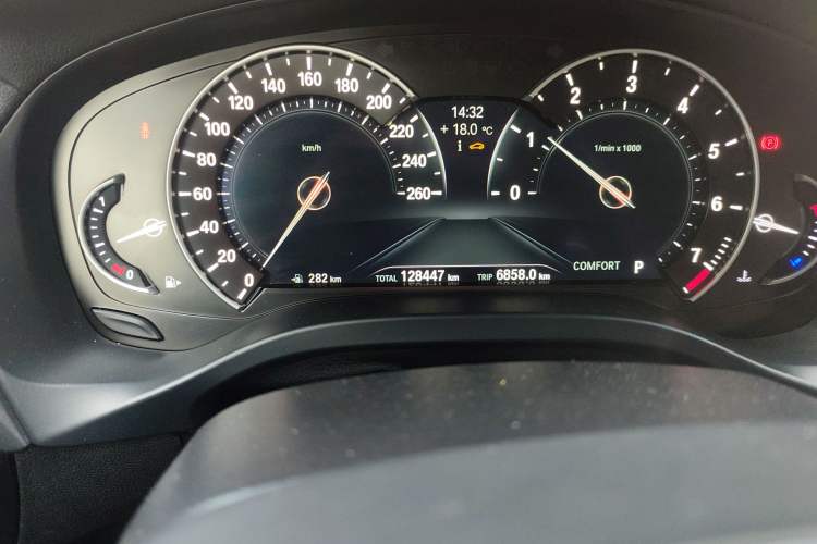 Used BMW X4 2019 xDrive25i M Sport Package Odometer Close Up