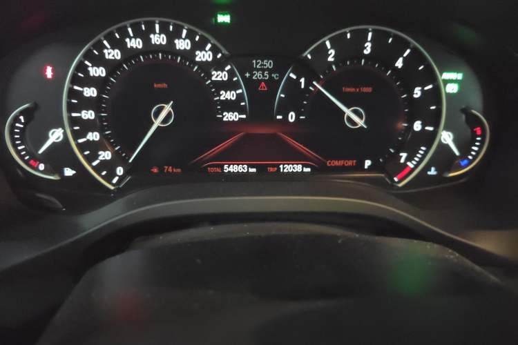 Used BMW X4 2019 xDrive25i M Sport Package Odometer Close Up