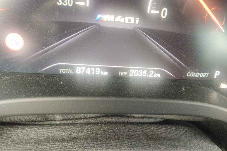 Used BMW X4 2019 xDrive25i M Sport Package Odometer Close Up