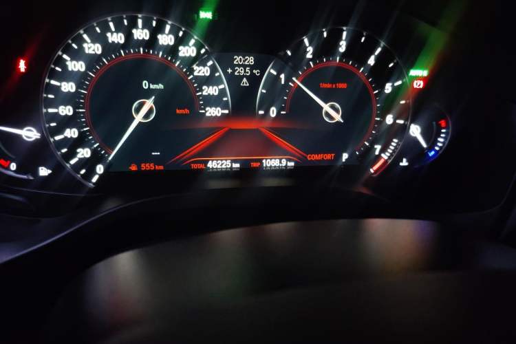 Used BMW X4 2019 xDrive25i M Sport Package Odometer Close Up