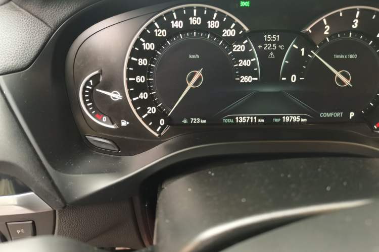 Used BMW X4 2019 xDrive25i M Sport Package Odometer Close Up