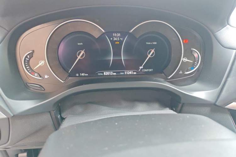 Used BMW X4 2019 xDrive25i M Sport Package Odometer Close Up