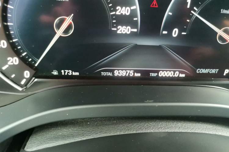 Used BMW X4 2019 xDrive25i M Sport Package Odometer Close Up