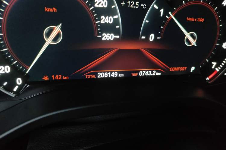 Used BMW X4 2019 xDrive25i M Sport Package Odometer Close Up