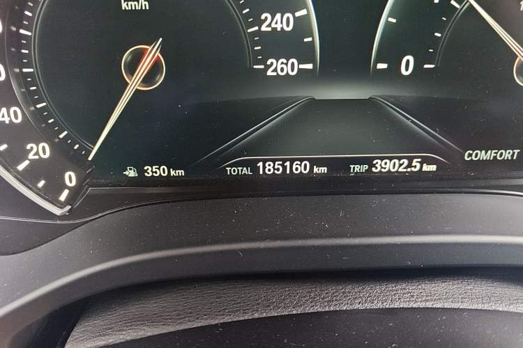 Used BMW X4 2019 xDrive25i M Sport Package Odometer Close Up