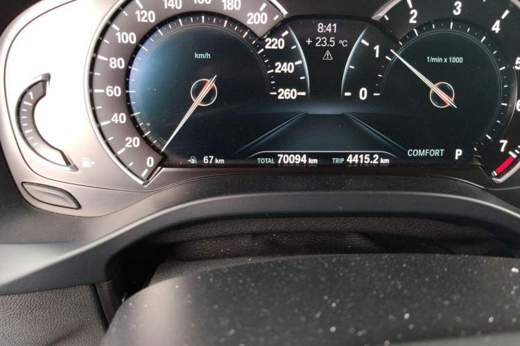 Used BMW X4 2019 xDrive25i M Sport Package Odometer Close Up