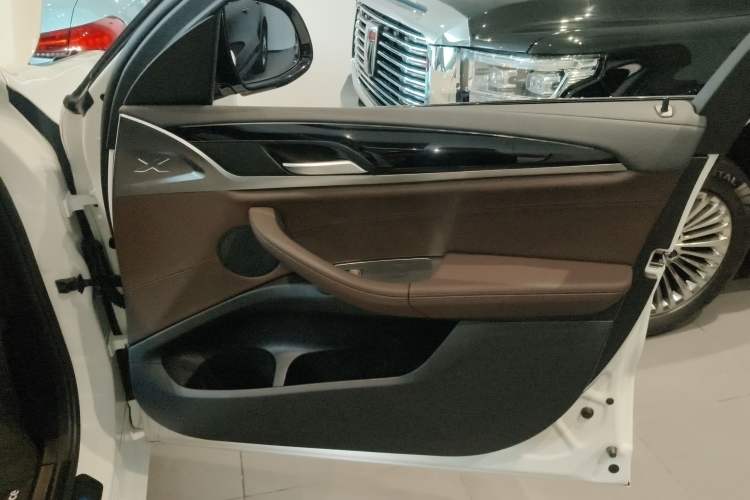 Used BMW X4 2019 xDrive25i M Sport Package Right Front Door Interior