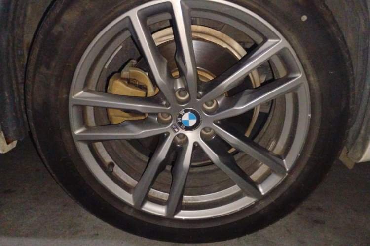 Used BMW X4 2019 xDrive25i M Sport Package Right Front Wheel Hub