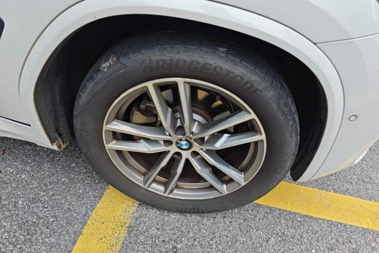 Used BMW X4 2019 xDrive25i M Sport Package Right Front Wheel Hub