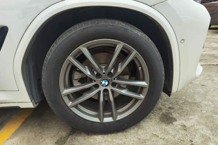 Used BMW X4 2019 xDrive25i M Sport Package Right Front Wheel Hub