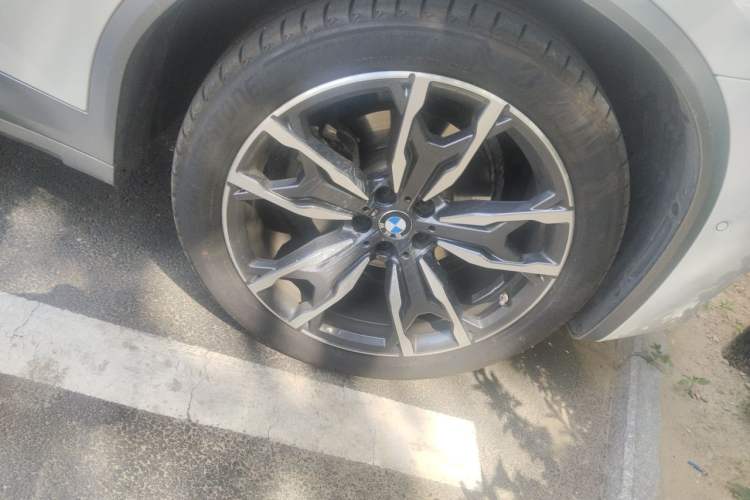Used BMW X4 2019 xDrive25i M Sport Package Right Front Wheel Hub