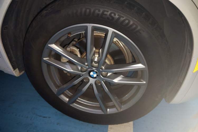 Used BMW X4 2019 xDrive25i M Sport Package Right Front Wheel Hub