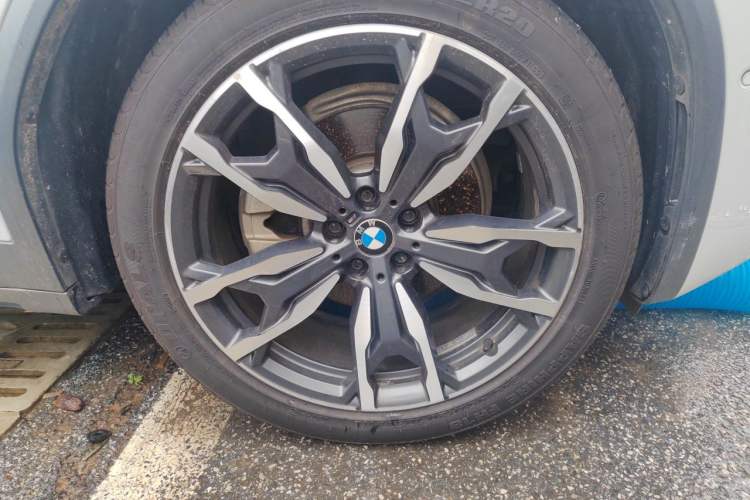 Used BMW X4 2019 xDrive25i M Sport Package Right Front Wheel Hub