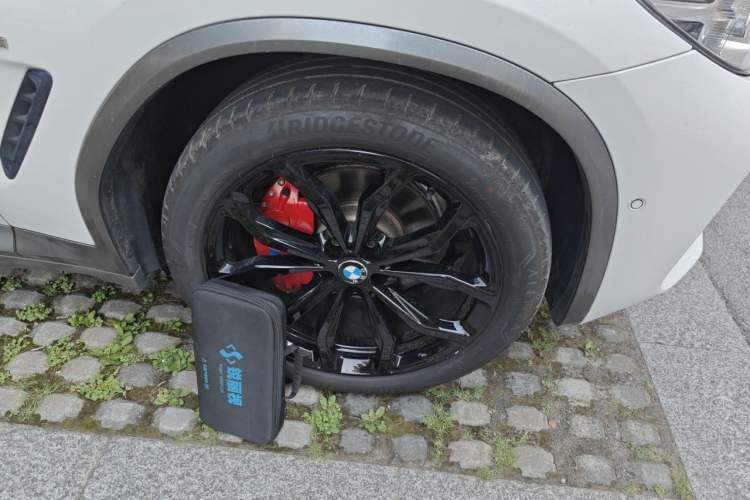 Used BMW X4 2019 xDrive25i M Sport Package Right Front Wheel Hub