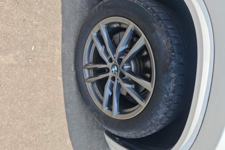 Used BMW X4 2019 xDrive25i M Sport Package Right Front Wheel Hub