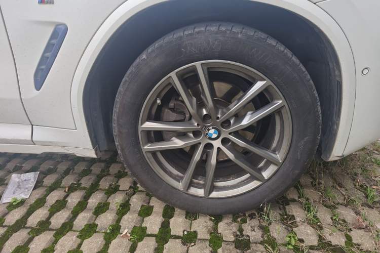 Used BMW X4 2019 xDrive25i M Sport Package Right Front Wheel Hub
