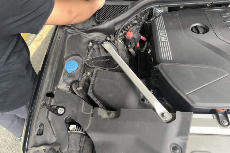 Used BMW X4 2020 xDrive25i M Sport Package Engine Bay Right