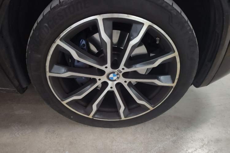Used BMW X4 2020 xDrive25i Black Knight Limited Edition Right Front Wheel Hub