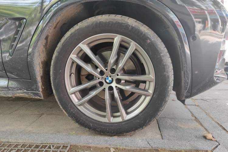 Used BMW X4 2020 xDrive25i M Sport Package Right Front Wheel Hub