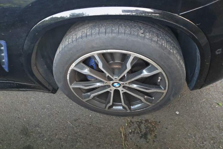 Used BMW X4 2020 xDrive25i Black Knight Limited Edition Right Front Wheel Hub