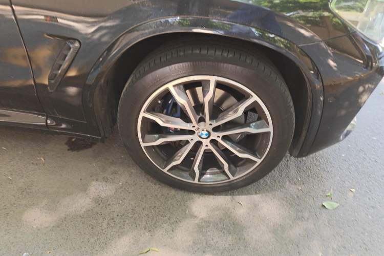 Used BMW X4 2020 xDrive25i Black Knight Limited Edition Right Front Wheel Hub