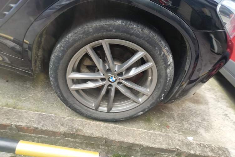 Used BMW X4 2020 xDrive25i M Sport Package Right Front Wheel Hub