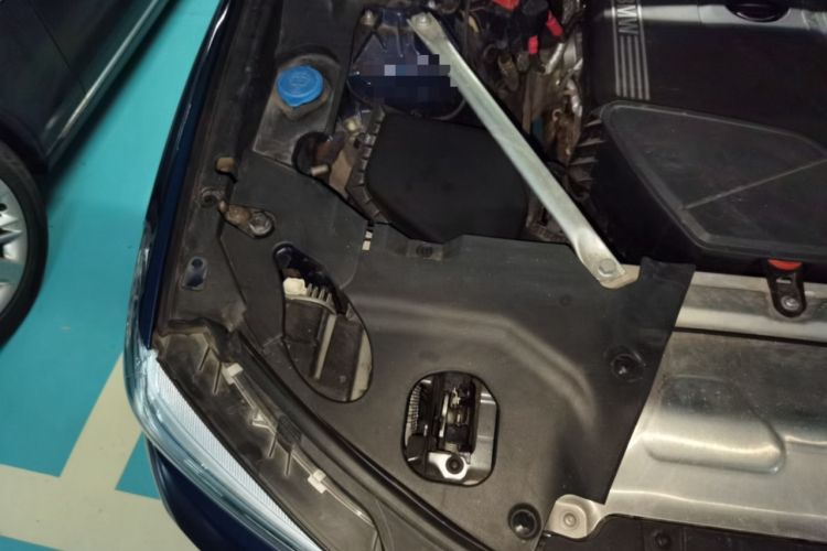 Used BMW X4 2020 xDrive25i M Sport Package Engine Bay Right