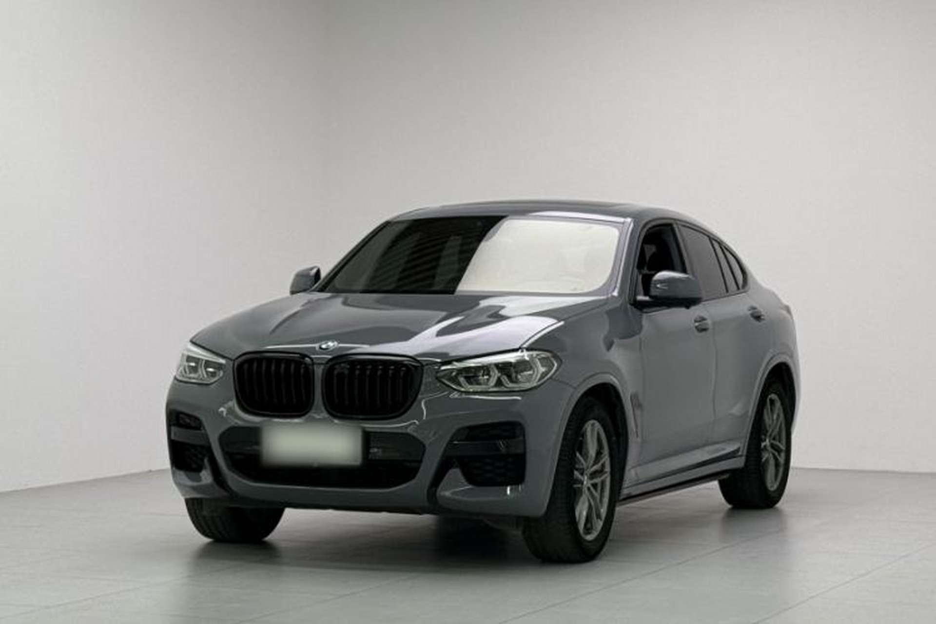 Used BMW X4 2020 xDrive25i M Sport Package Front Left 45 Deg