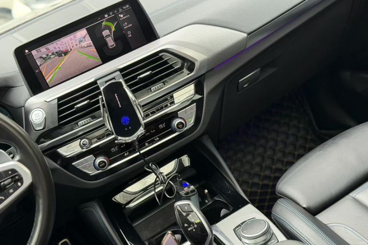 Used BMW X4 2020 xDrive25i M Sport Package Interior 3