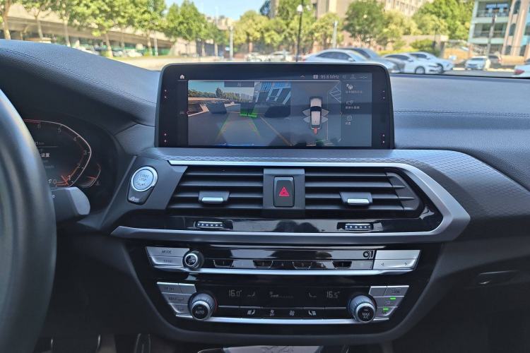 Used BMW X4 2020 xDrive25i M Sport Package Interior 11