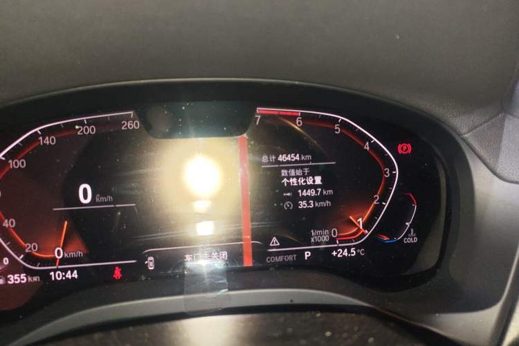 Used BMW X4 2020 xDrive25i M Sport Package Odometer Close Up