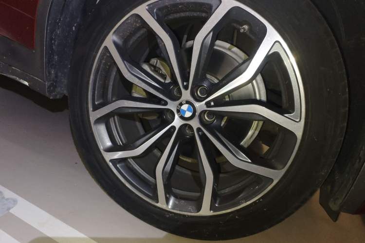 Used BMW X4 2020 xDrive25i M Sport Package Right Front Wheel Hub