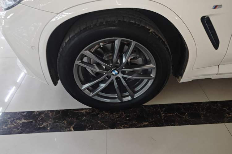 Used BMW X4 2020 xDrive25i M Sport Package Exterior 4