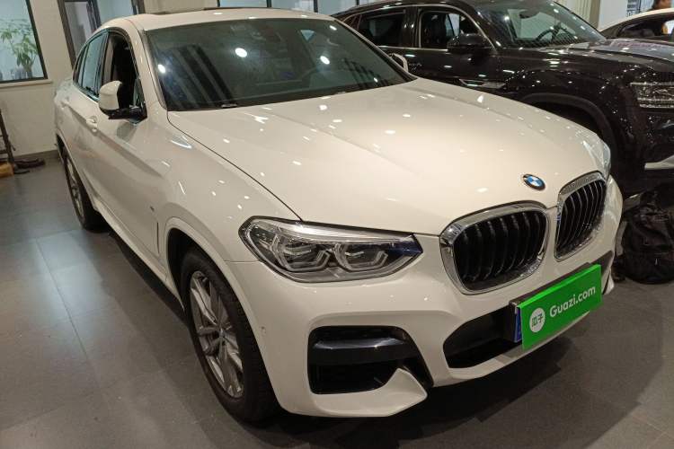 Used BMW X4 2020 xDrive25i M Sport Package Front Right 45 Deg