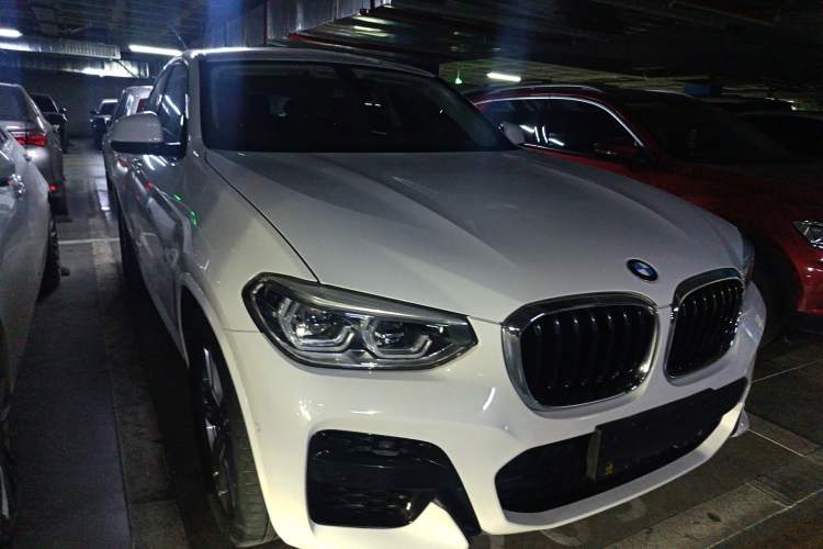 Used BMW X4 2020 xDrive25i M Sport Package Front Right 45 Deg