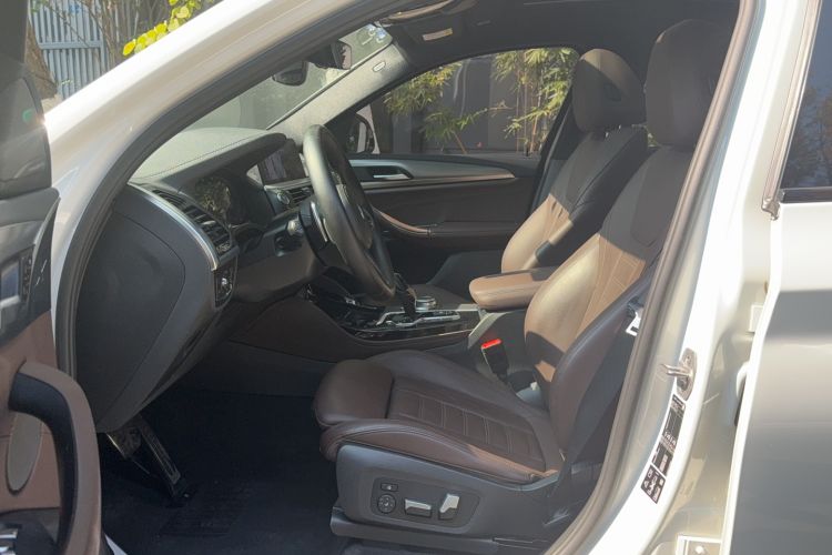 Used BMW X4 2020 xDrive30i M Sport Package Interior 1