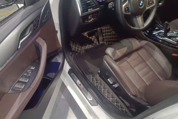 Used BMW X4 2020 xDrive25i M Sport Package Interior 3